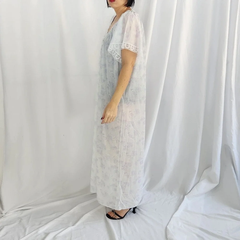 80s White, Blue,‎ and Purple Floral Nightgown